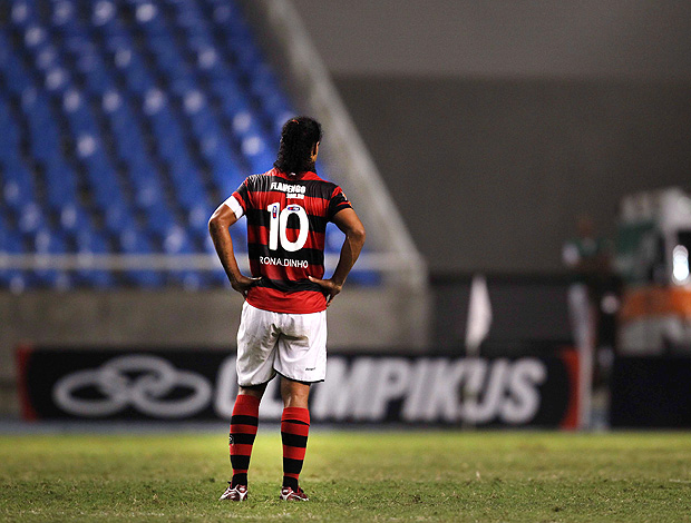 Ronaldinho Gaúcho na derrota do Flamengo (Foto: Alexandre Cassiano / Agência O Globo)